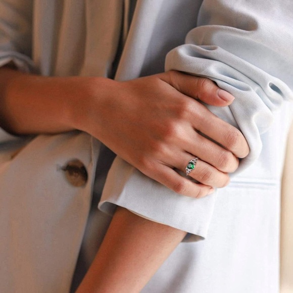 Platinum Alexandrite Celtic Trinity Knot Heart Ring - Picture 4 of 6